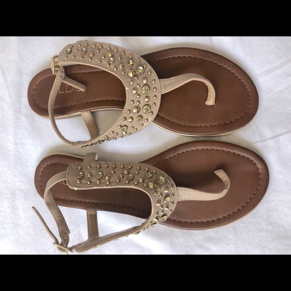 3/$20 Women’s Sandals Bundle - Picture 6 of 10